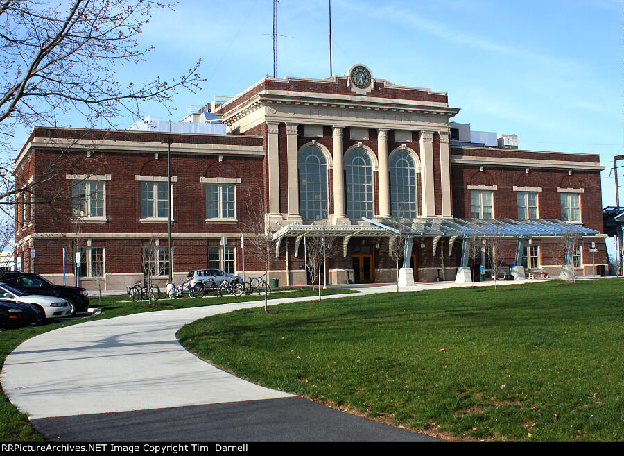 Front view of Amtrak Lancaster Station